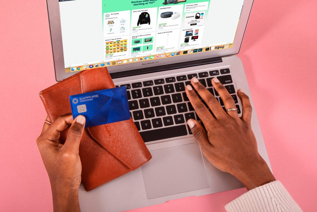 Chase Offers can get you cash back with Best Buy, Starbucks, and Sam's Club just for having a credit card – these are some of the best deals available now (businessinsider.com)