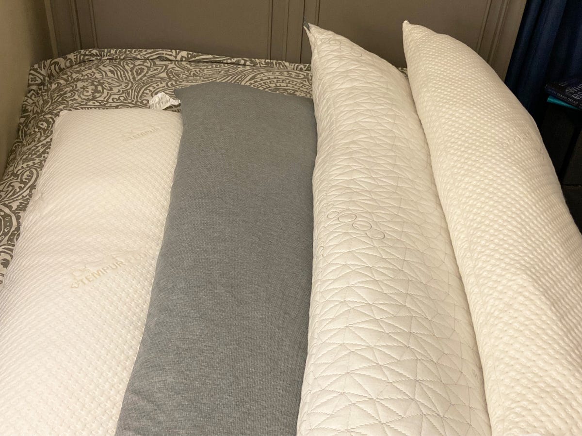 Best body pillow 2021 methodology featuring four pillows stacked on top of each other on a bed
