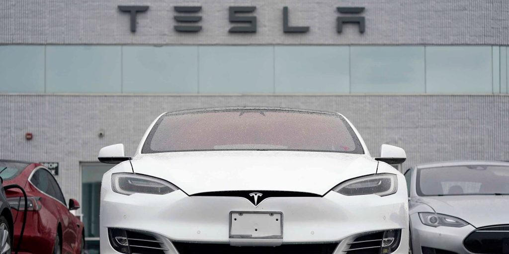 Buy any dip in Tesla's stock because of its long-term growth potential, says a wealth manager at a $1.2 billion firm (markets.businessinsider.com)