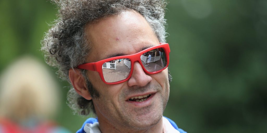 Palantir's CEO says his company's stock is a retail favorite because they respect the intelligence of the day-trading community (markets.businessinsider.com)