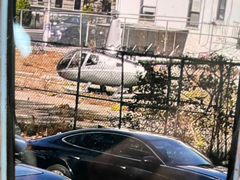 NYPD chases helicopter that picked up passengers in Brooklyn vacant lot (nydailynews.com)