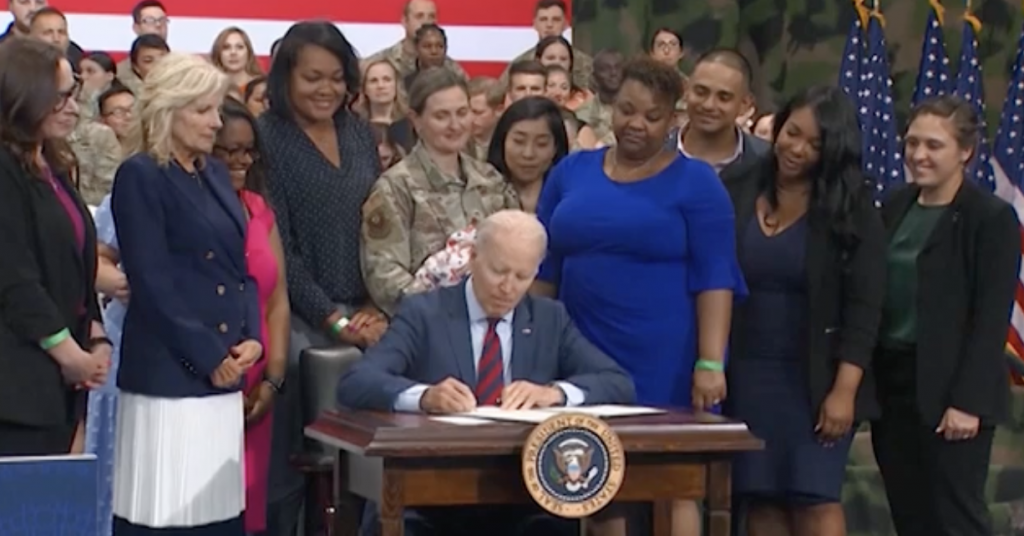 Biden Signs Executive Order Aiding Military Spouses, Families (military.com)