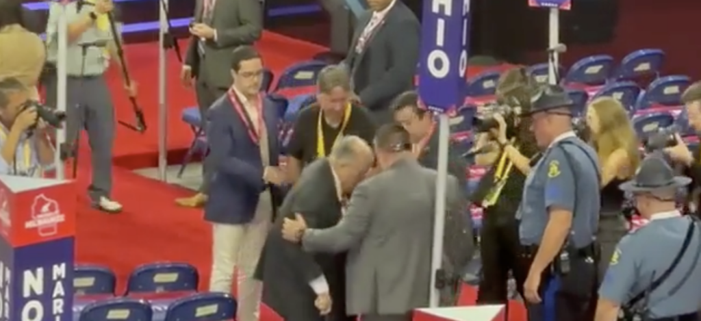 📺 Rudy Giuliani Falls to Floor at RNC (meidasnews.com)